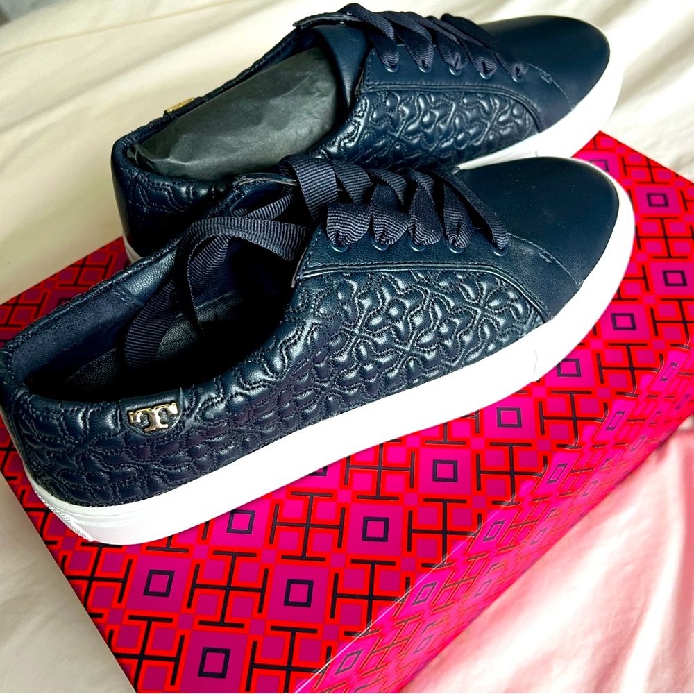 TORY BURCH NAVY BRYANT SNEAKERS QUILTED LEATHER LACE UP size 7